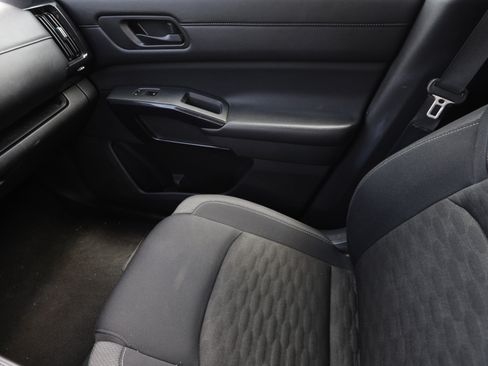 Used 2024 Nissan Pathfinder SV FWD image 11