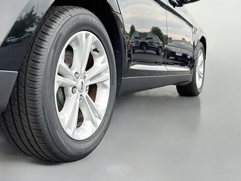Used 2017 Ford Taurus SEL w/ Equipment Group 201A FWD image 9