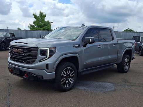 Used 2023 GMC Sierra 1500 AT4 w/ Technology Package AWD/4WD image 3