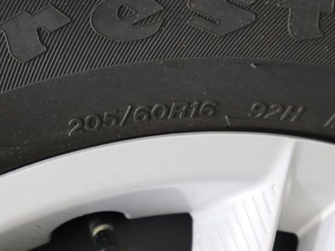 Used 2021 Nissan Kicks S image 36