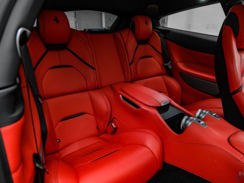 Used 2018 Ferrari GTC4Lusso AWD/4WD image 95