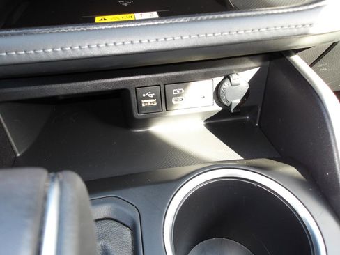 Used 2023 Toyota Highlander XLE AWD/4WD image 22