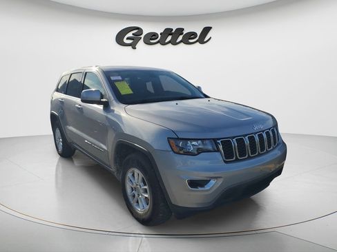 Used 2018 Jeep Grand Cherokee Laredo image 3