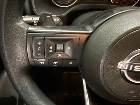 Used 2023 Nissan Rogue S image 16