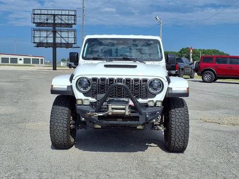 Used 2024 Jeep Gladiator Mojave AWD/4WD image 25