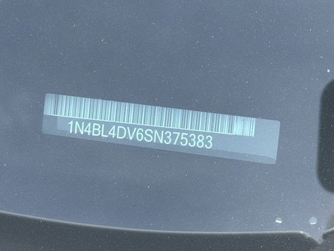 Used 2025 Nissan Altima 2.5 SV FWD image 2