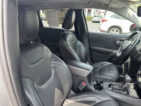 Used 2019 Jeep Cherokee Limited AWD/4WD image 28