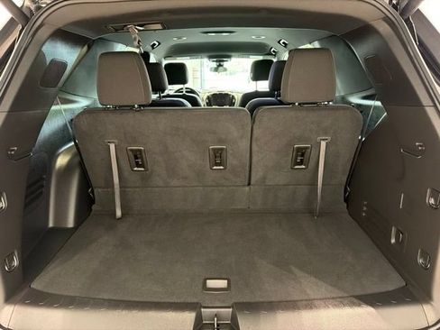 Used 2023 Chevrolet Traverse LT FWD image 9