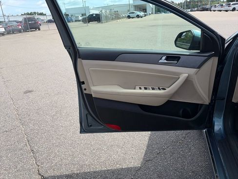 Used 2016 Hyundai Sonata SE FWD image 11