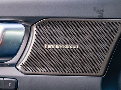 Used 2023 Volvo XC40 Recharge Ultimate image 25