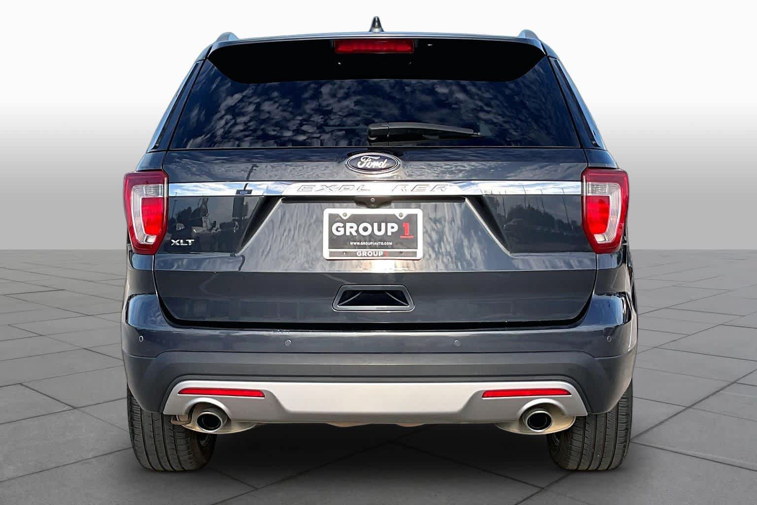 Used 2017 Ford Explorer XLT w/ Equipment Group 202A FWD image 5