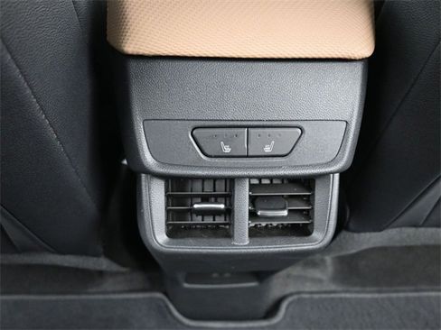 Used 2025 Chevrolet Equinox ACTIV w/ Safety and Technology Package image 17