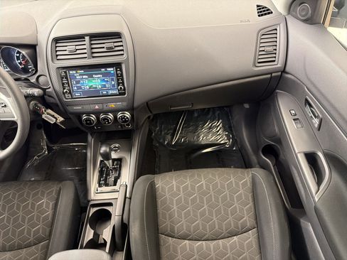 Used 2025 Mitsubishi Outlander Sport ES image 25