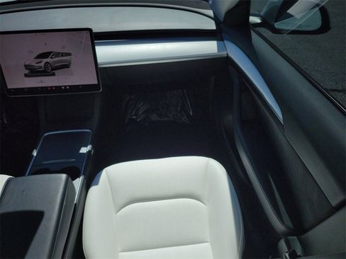 Used 2023 Tesla Model 3 Standard Range image 16