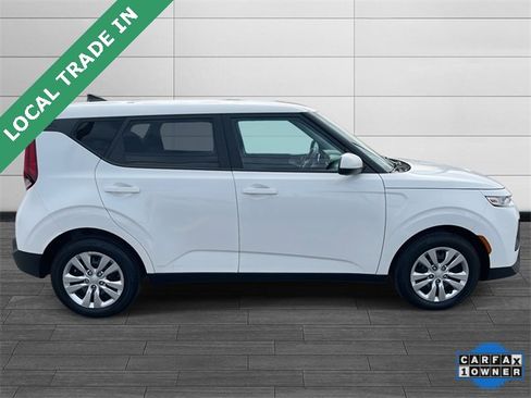 Used 2022 Kia Soul LX image 2