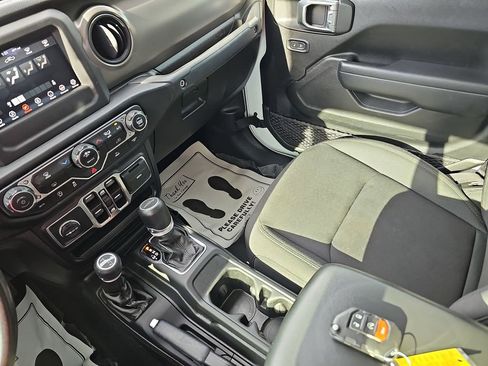 Used 2022 Jeep Gladiator Sport image 29