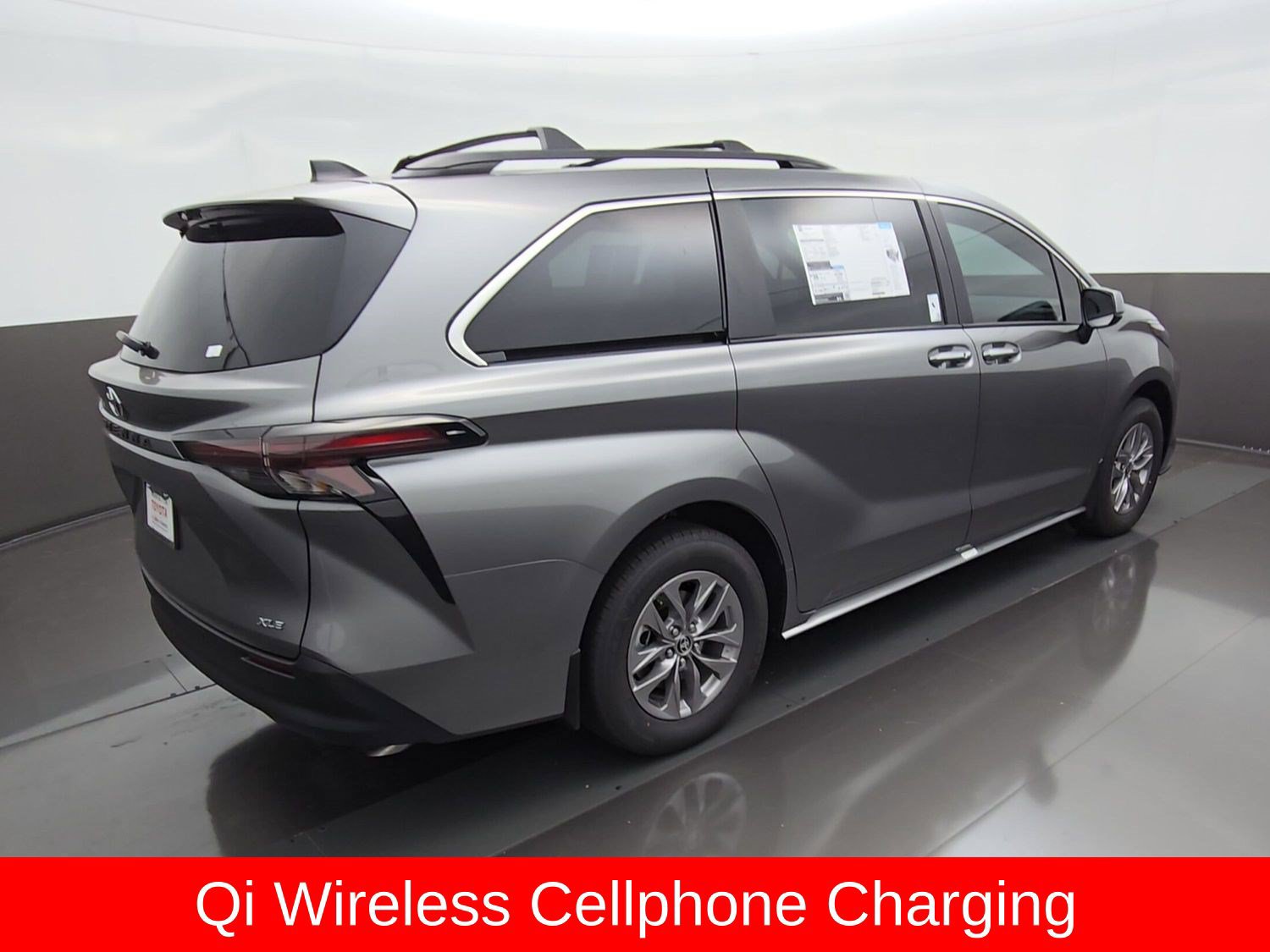 New 2026 Toyota Sienna XLE FWD image 11