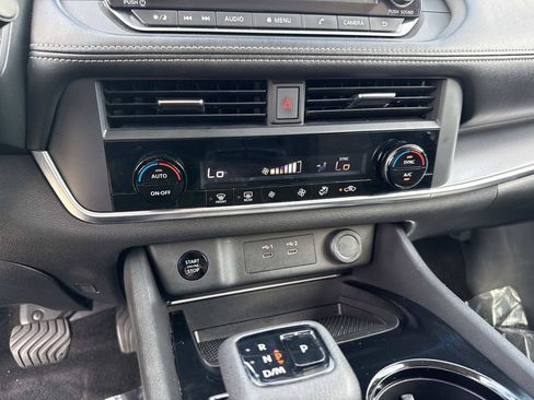 Certified 2024 Nissan Rogue SV FWD image 23
