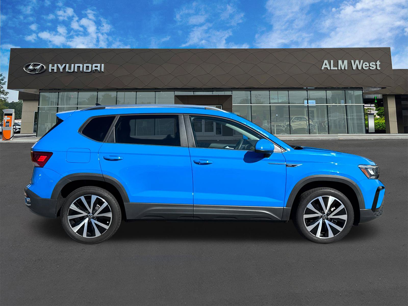 Used 2023 Volkswagen Taos SE FWD image 4