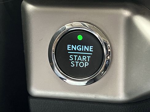 Used 2024 Ford Expedition XLT image 23