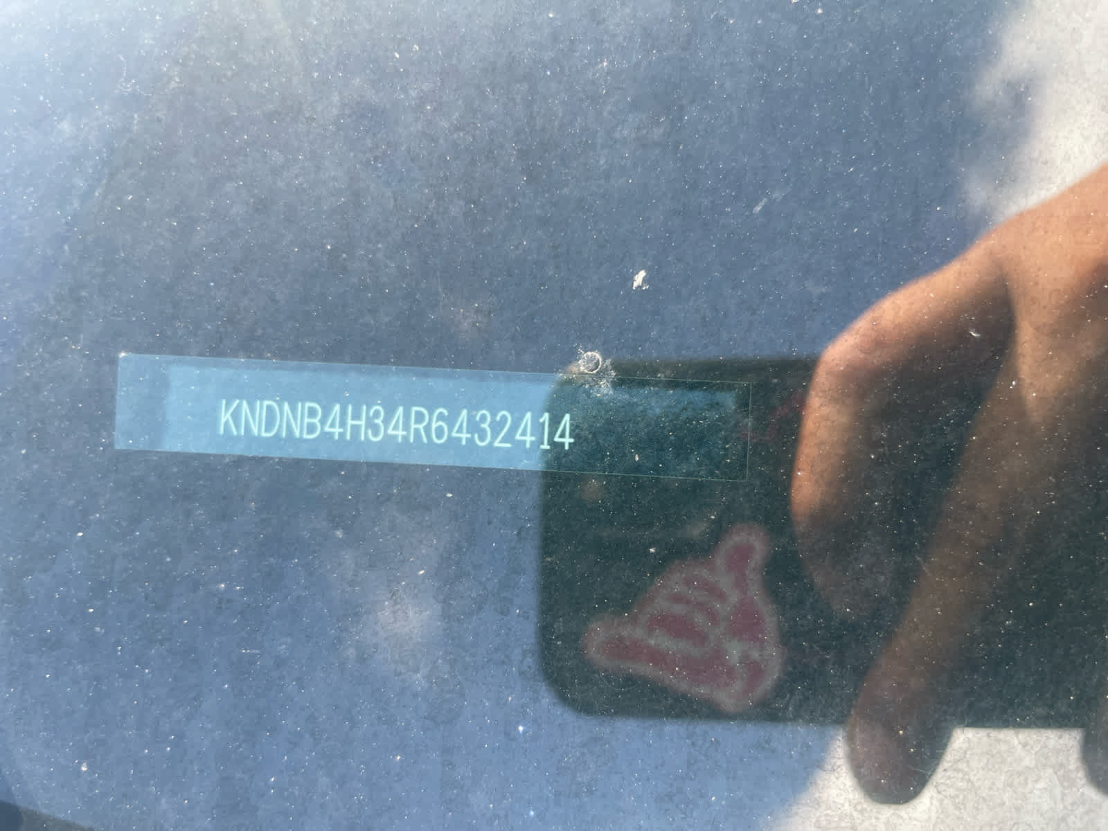 Used 2024 Kia Carnival LX FWD image 2