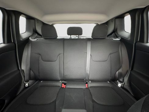 Used 2020 Jeep Renegade Altitude FWD image 16