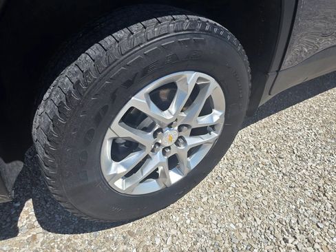 Used 2021 Chevrolet Traverse LT FWD image 25