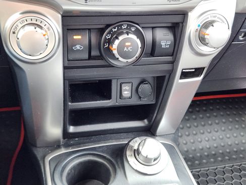 Used 2015 Toyota 4Runner SR5 Premium image 26