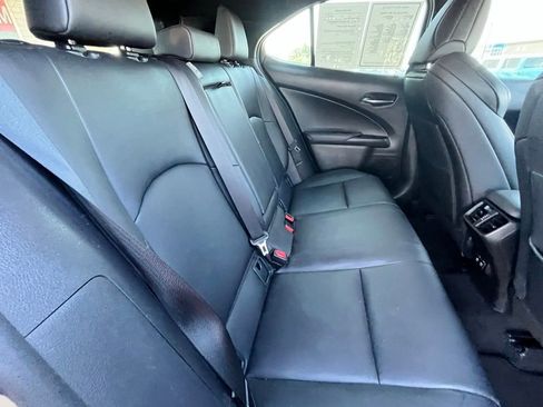 Used 2019 Lexus UX 200 F Sport w/ F Sport Premium Package FWD image 8