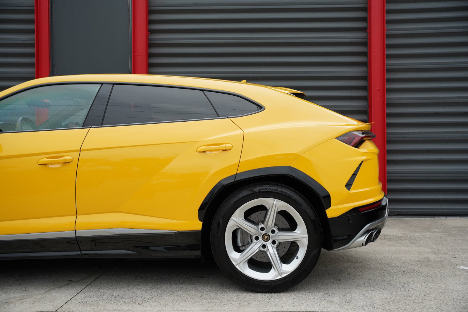 Used 2021 Lamborghini Urus AWD/4WD image 13