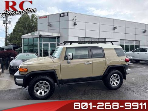 Used 2014 Toyota FJ Cruiser 4WD w/ Upgrade Package image 1