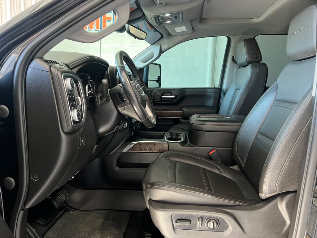 Used 2022 GMC Sierra 2500 Denali w/ Denali Black Diamond Edition AWD/4WD image 12