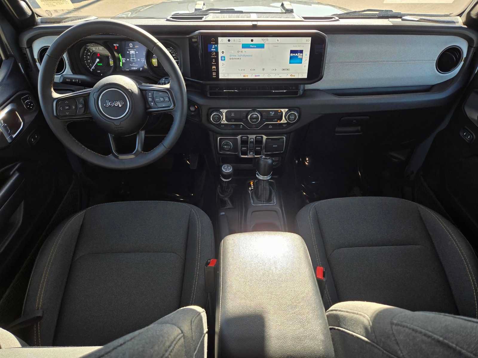 Used 2024 Jeep Wrangler Unlimited AWD/4WD image 18