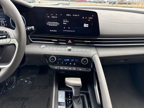 Used 2024 Hyundai Elantra SEL w/ Convenience Package image 17