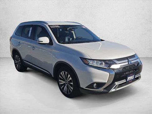 Used 2020 Mitsubishi Outlander SE image 3