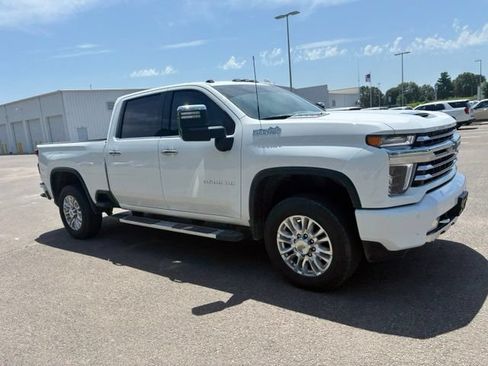 Used 2022 Chevrolet Silverado 3500 High Country w/ Technology Package AWD/4WD image 4