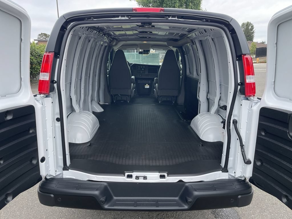 New 2026 GMC Savana 3500 w/ Driver Convenience Package RWD image 21