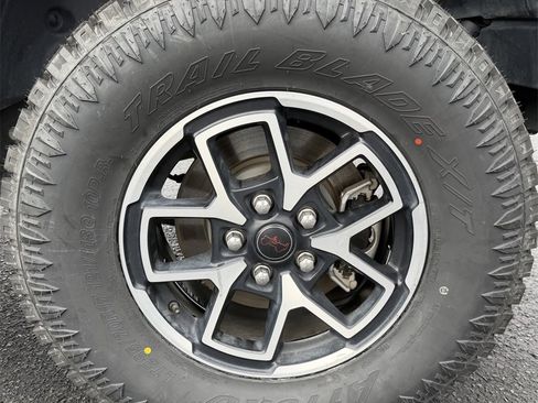 Used 2024 Jeep Wrangler Unlimited Rubicon image 21