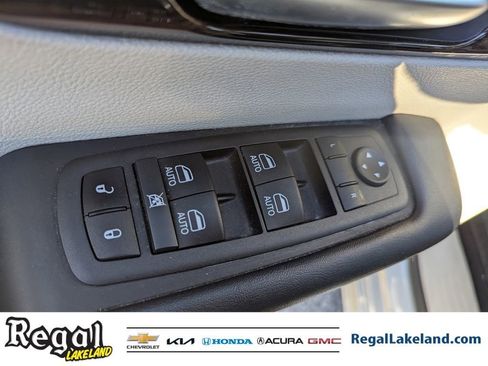 Used 2022 Chrysler Pacifica Limited image 17