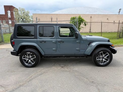 Used 2024 Jeep Wrangler Unlimited w/ Technology Group AWD/4WD image 6