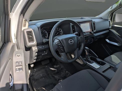 Used 2024 Nissan Frontier SV w/ SV Convenience Package RWD image 14