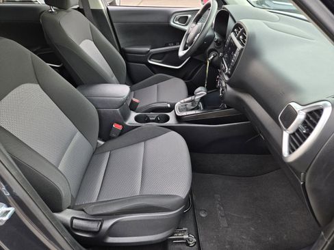 Used 2024 Kia Soul LX w/ Option Group 015 image 16