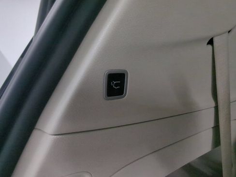 Used 2023 Chrysler Pacifica Touring-L FWD image 29