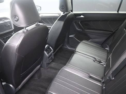Used 2023 Volkswagen Tiguan SE AWD/4WD image 15