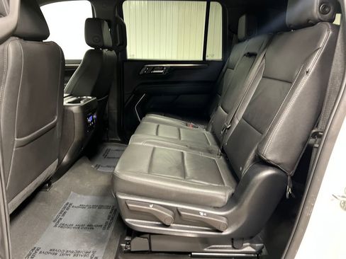 Certified 2025 Chevrolet Suburban Z71 AWD/4WD image 14