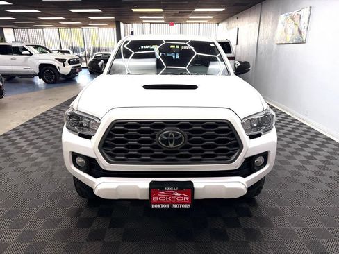 Used 2020 Toyota Tacoma TRD Sport w/ Technology Package AWD/4WD image 6