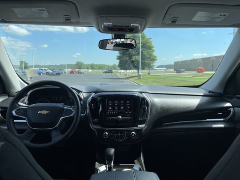 Used 2021 Chevrolet Traverse LS AWD/4WD image 17