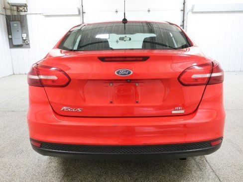 Used 2017 Ford Focus SE FWD image 8