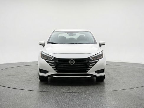 Used 2025 Nissan Versa SV image 2