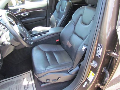 Used 2017 Volvo XC90 T6 Momentum w/ Vision Package AWD/4WD image 9